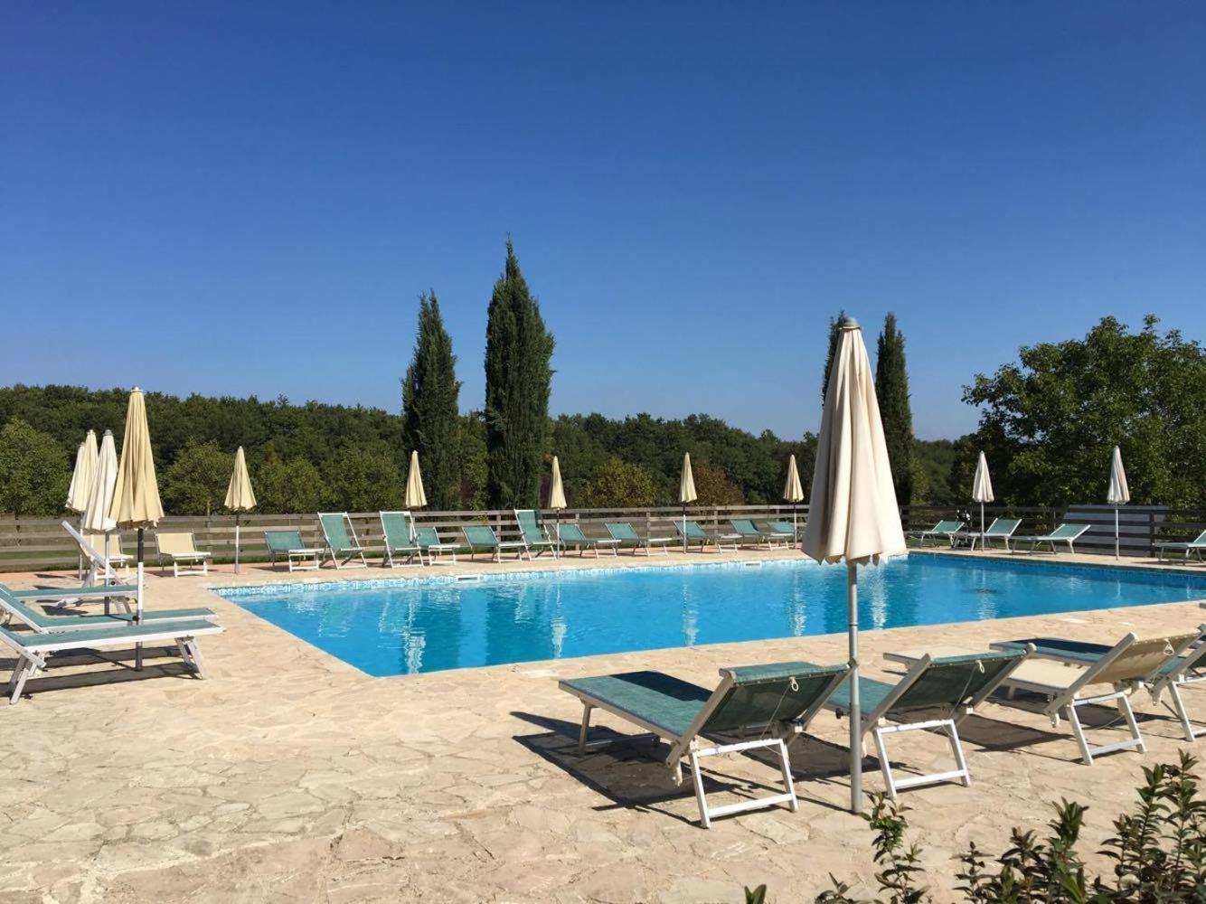 Fattoria Agriturismo Nerbona 카솔레 델사 외부 사진