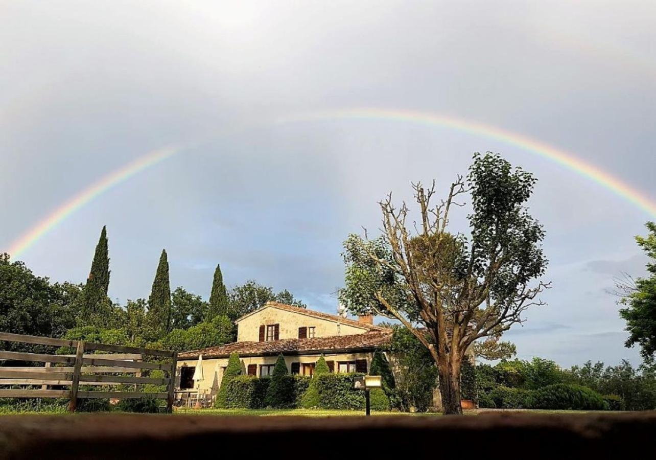 Fattoria Agriturismo Nerbona 카솔레 델사 외부 사진