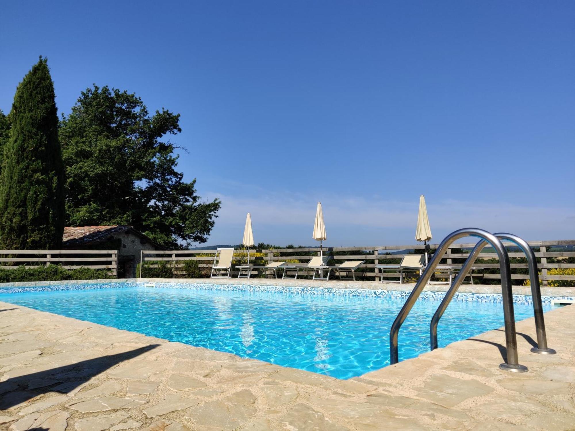 Fattoria Agriturismo Nerbona 카솔레 델사 외부 사진