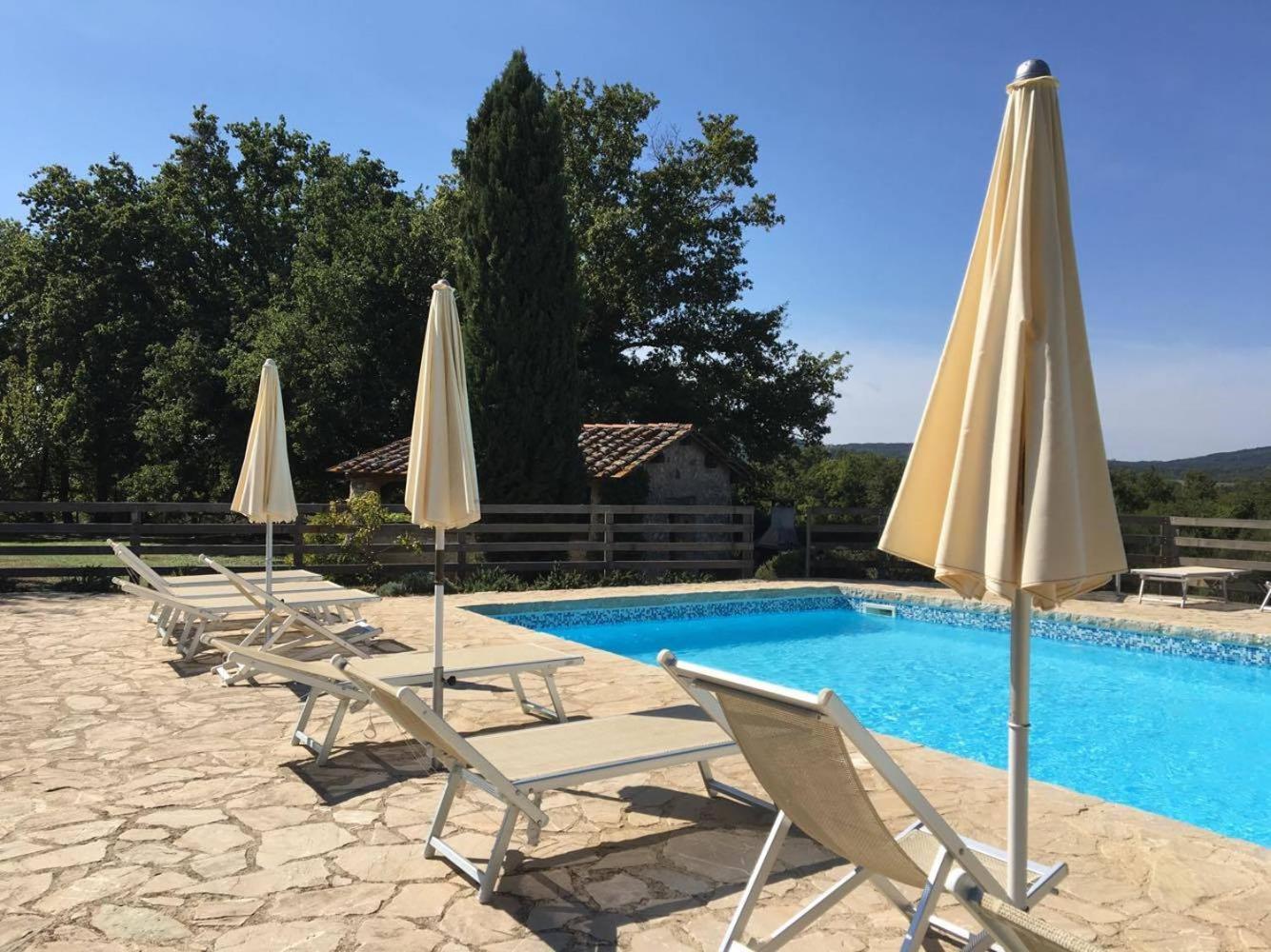 Fattoria Agriturismo Nerbona 카솔레 델사 외부 사진