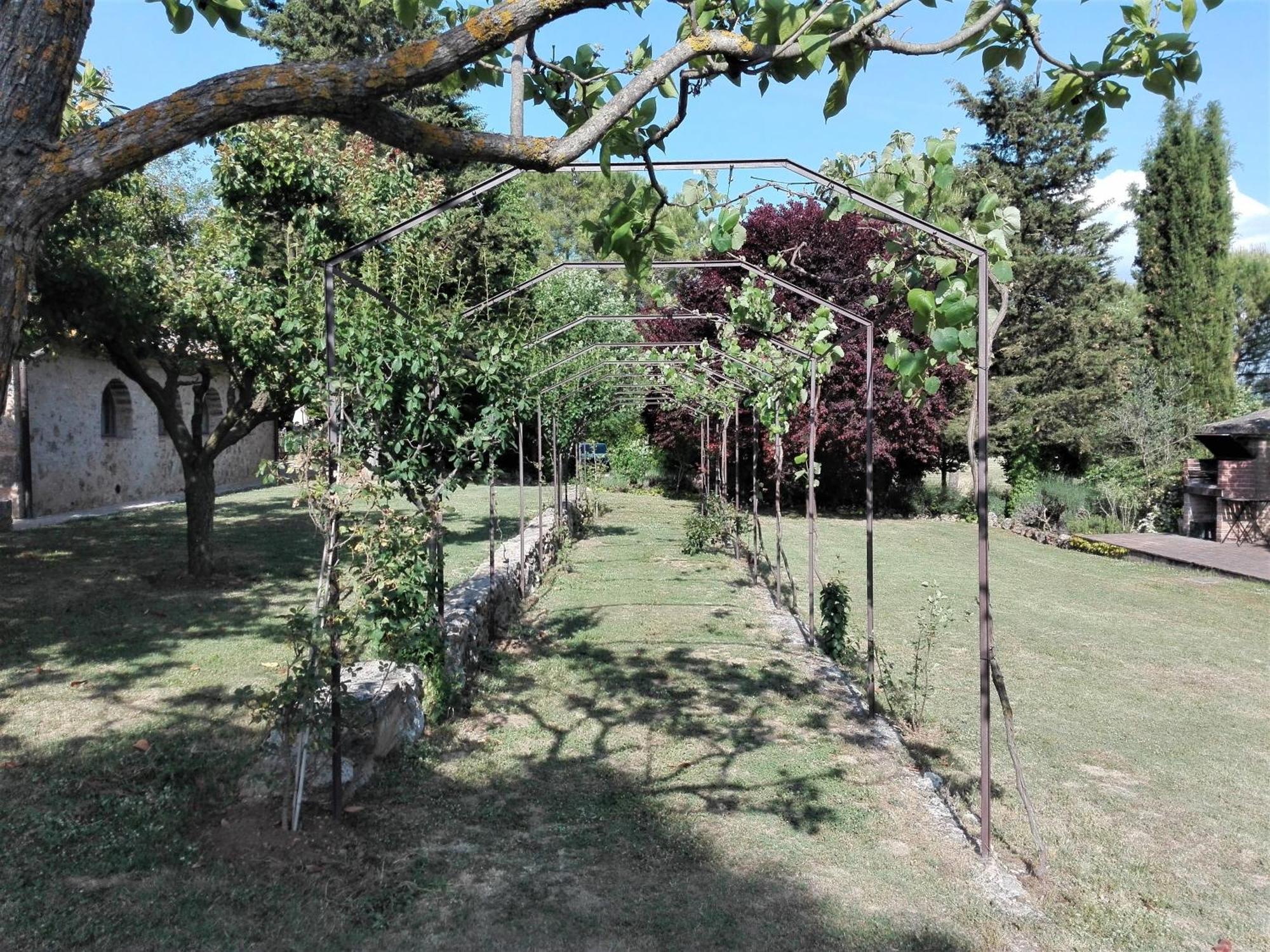 Fattoria Agriturismo Nerbona 카솔레 델사 외부 사진