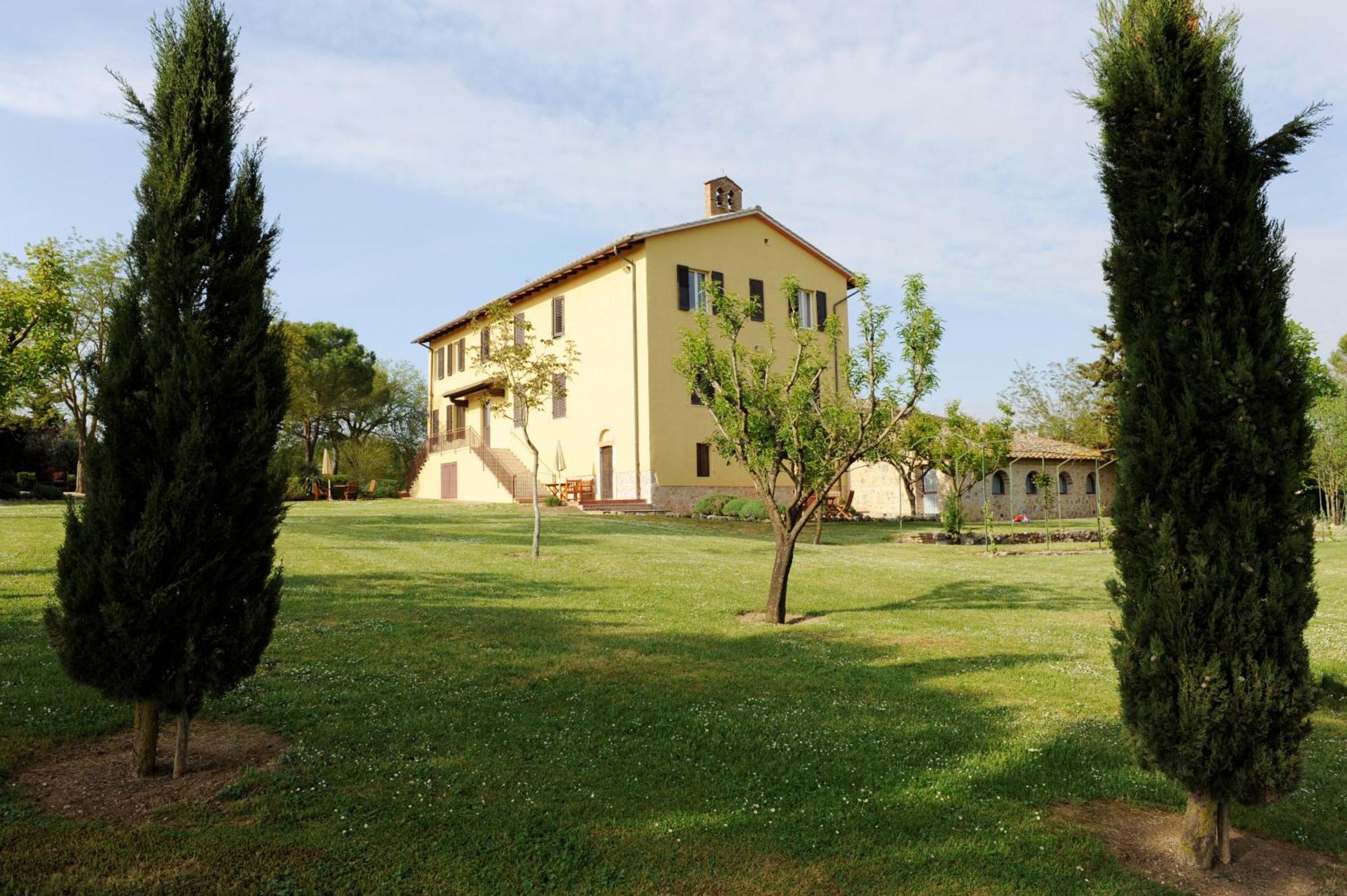 Fattoria Agriturismo Nerbona 카솔레 델사 외부 사진
