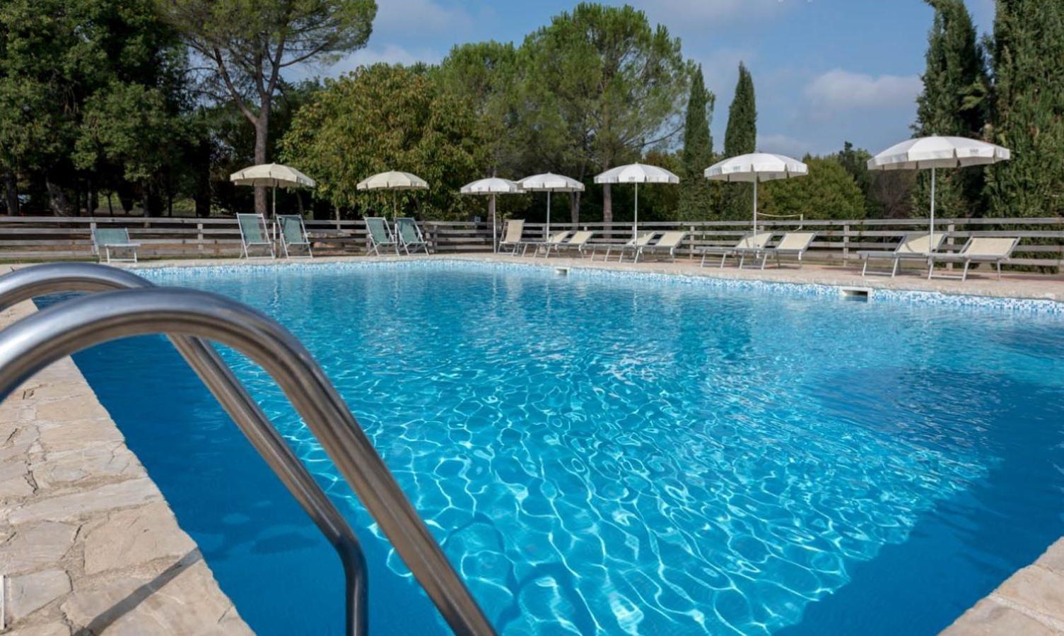 Fattoria Agriturismo Nerbona 카솔레 델사 외부 사진