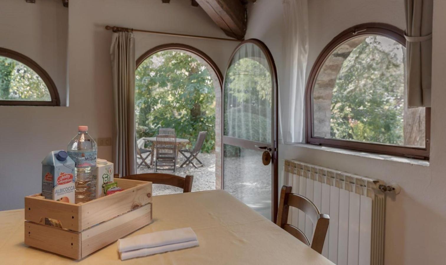 Fattoria Agriturismo Nerbona 카솔레 델사 외부 사진