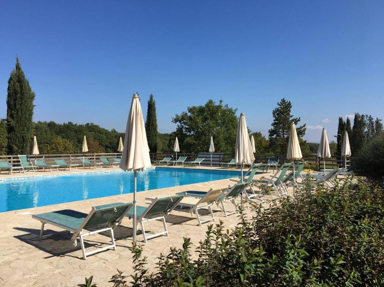 Fattoria Agriturismo Nerbona 카솔레 델사 외부 사진