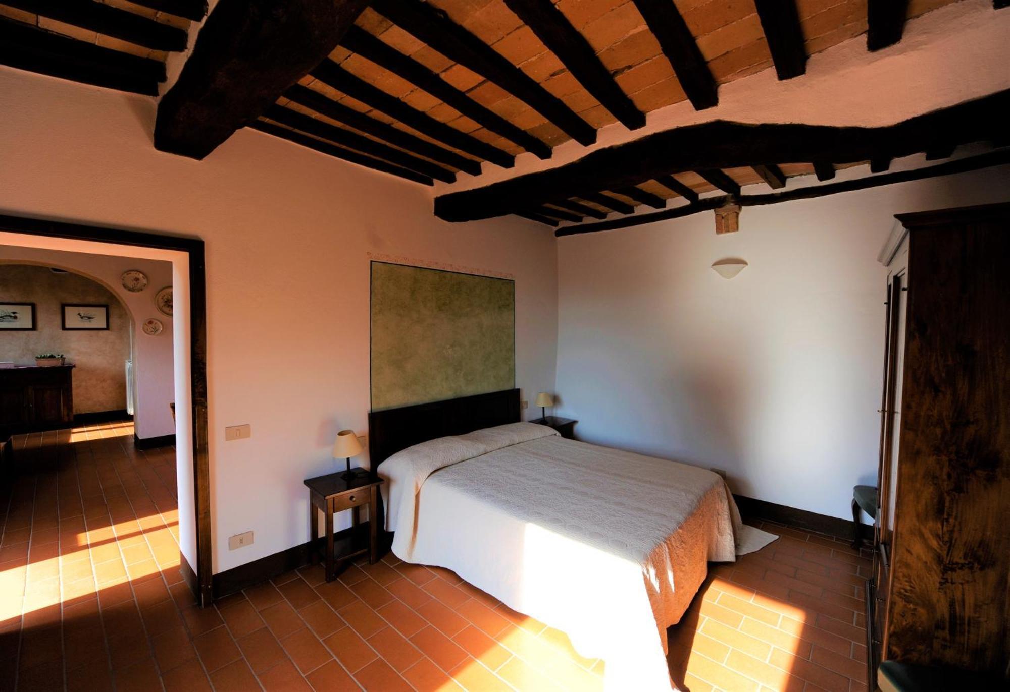 Fattoria Agriturismo Nerbona 카솔레 델사 외부 사진