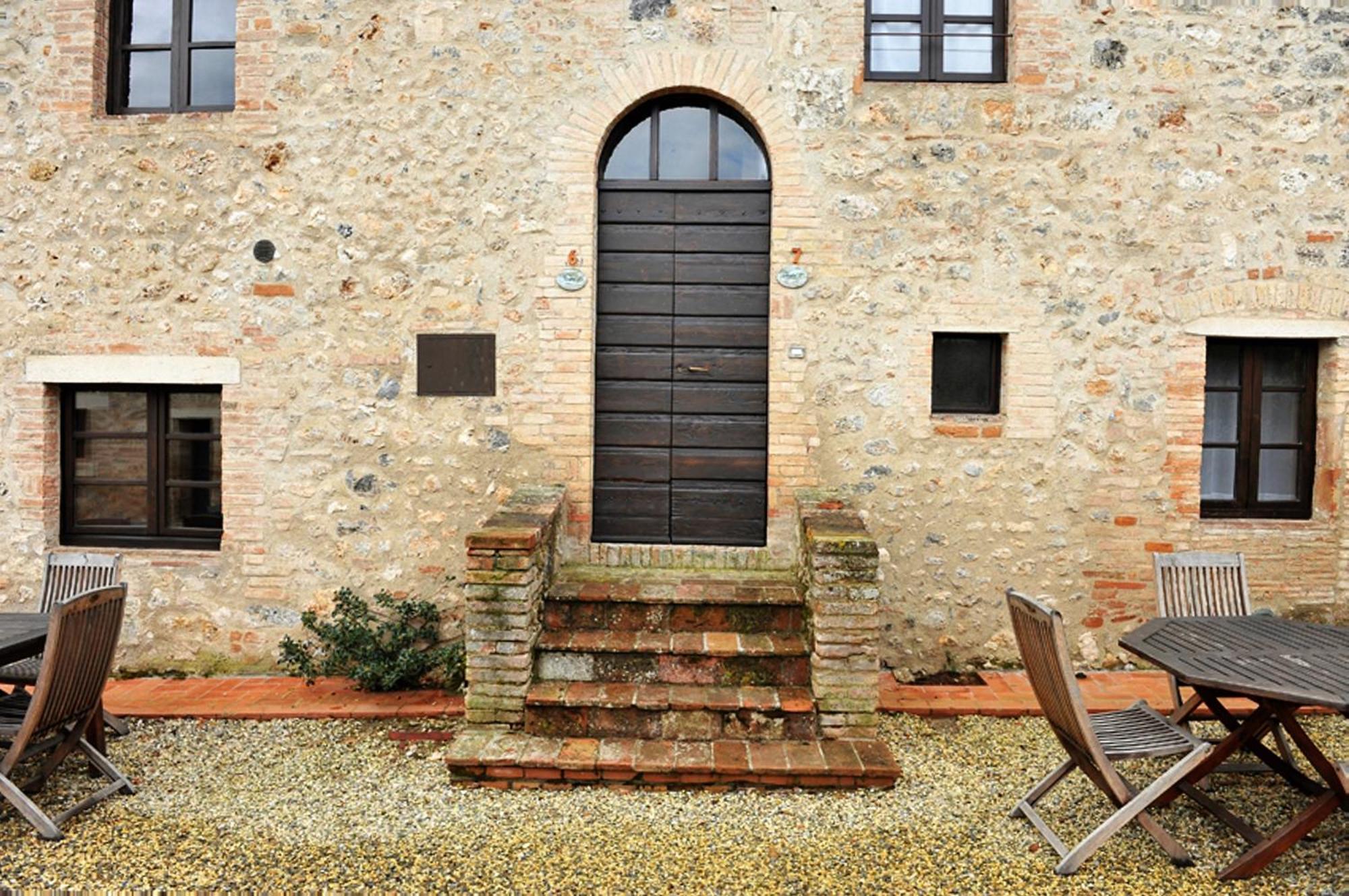 Fattoria Agriturismo Nerbona 카솔레 델사 외부 사진